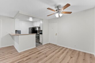 8650 Gulana Ave, Unit L2168 in Los Angeles, CA - Building Photo - Building Photo