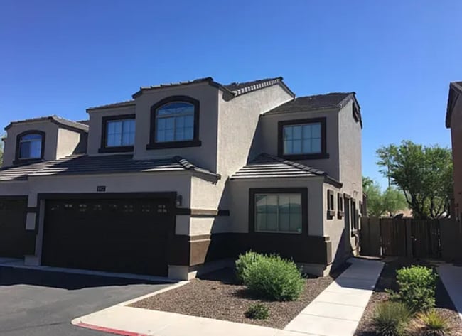 property at 2725 E Mine Creek Rd