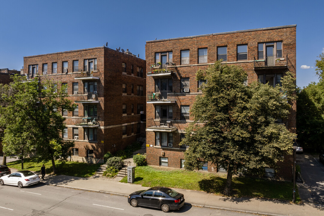 Queen Mary Apartments in Montréal, QC - Building Photo