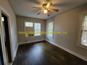 329 NW 16th St in Gainesville, FL - Foto de edificio - Building Photo