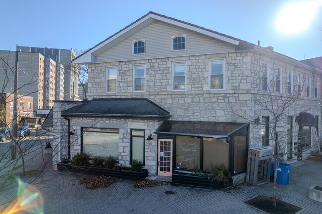 27 Suffolk St W in Guelph, ON - Building Photo - Building Photo