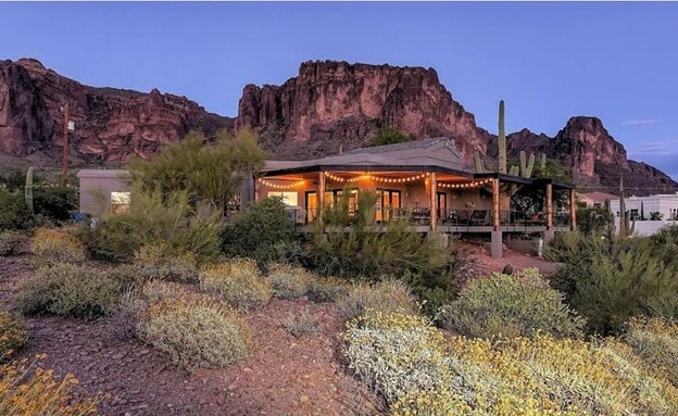 2620 N Prospectors Rd in Apache Junction, AZ - Foto de edificio