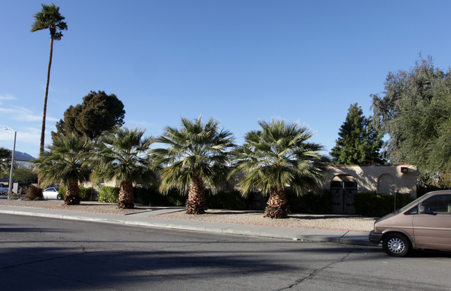 Calle de Ricardo in Palm Springs, CA - Foto de edificio - Building Photo