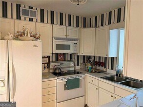 141 Elysian Way NW in Atlanta, GA - Foto de edificio - Building Photo