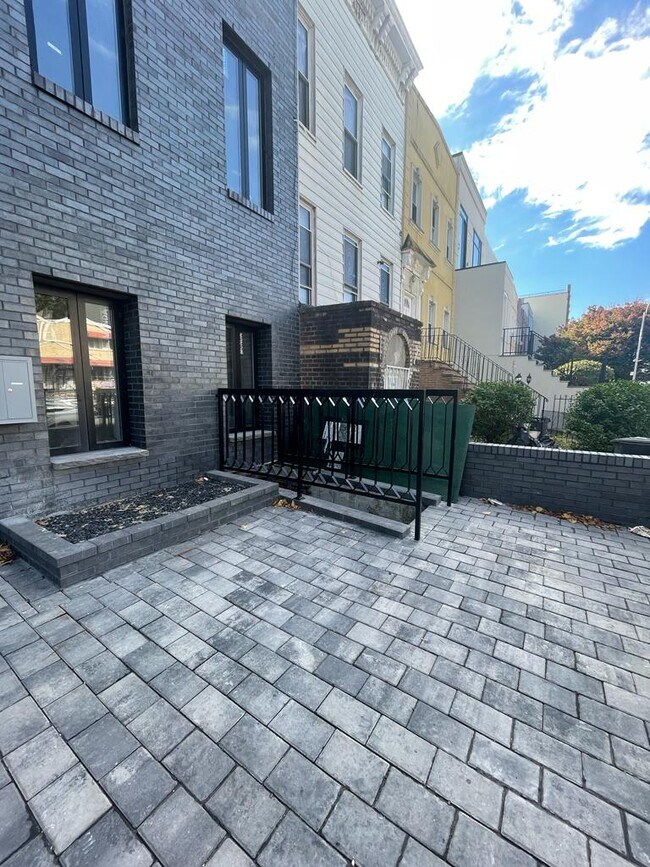 32 Pulaski St Rentals in Brooklyn, NY