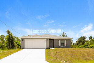 12411 Evelyn Ave in Port Charlotte, FL - Building Photo
