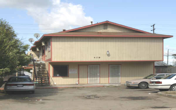 409 E Locust St in Lodi, CA - Building Photo