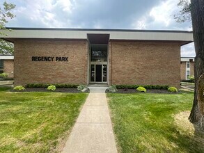4200 Rochester Rd in Royal Oak, MI - Building Photo - Building Photo