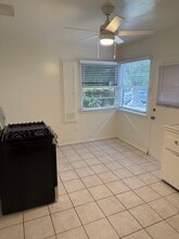 10913 Camarillo St, Unit 913 in North Hollywood, CA - Building Photo - Building Photo