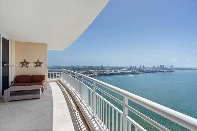 808 Brickell Key Dr in Miami, FL - Building Photo - Building Photo