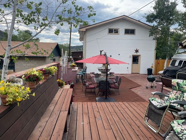 property at 515 E 3rd Ave