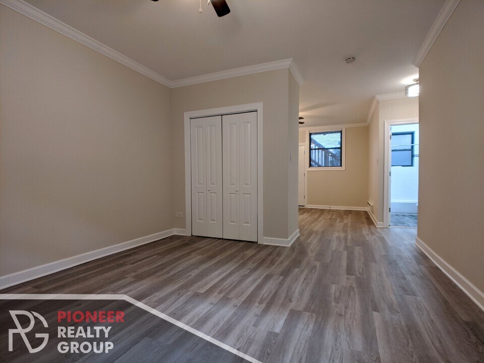 722 W Roscoe St, Unit 726-1N in Chicago, IL - Building Photo