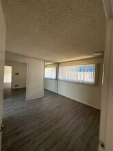 17801 Sherman Way in Los Angeles, CA - Building Photo - Building Photo