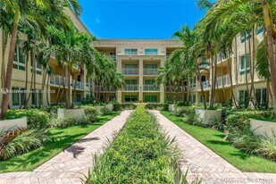 7355 SW 89th St in Miami, FL - Building Photo