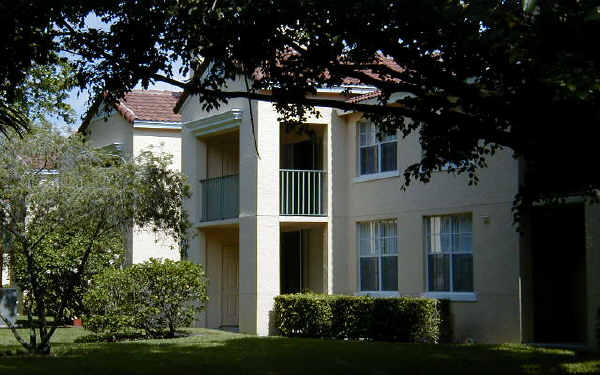 Bocar Condominiums in Boca Raton, FL - Building Photo