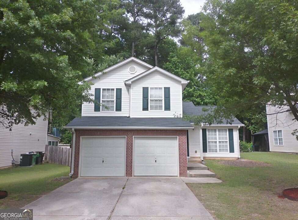 2344 Oakland Spring Dr in Snellville, GA - Building Photo