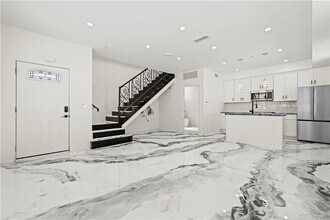 15211 Cohasset St in Los Angeles, CA - Building Photo - Building Photo