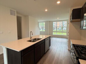 347 Summit Cir in Lombard, IL - Building Photo - Building Photo