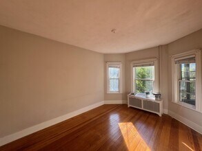 27 Josephine Ave, Unit 2 in Somerville, MA - Building Photo - Building Photo