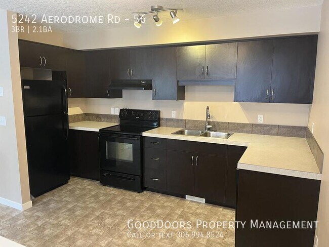 5242 Aerodrome Rd in Regina, SK - Building Photo - Building Photo