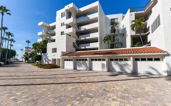 1485 Gulf of Mexico Dr in Longboat Key, FL - Foto de edificio - Building Photo