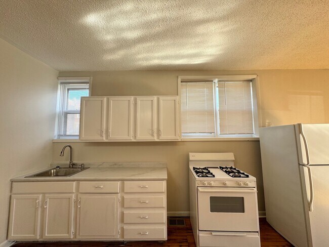 2200 W 37th St, Unit 1 in Chicago, IL - Building Photo - Building Photo