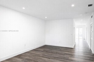 17820 NW 73rd Ave, Unit 101-1 in Hialeah, FL - Building Photo