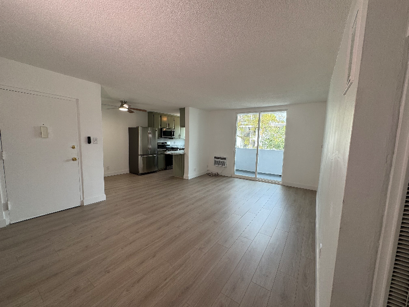 1221 N Spaulding Ave in West Hollywood, CA - Building Photo