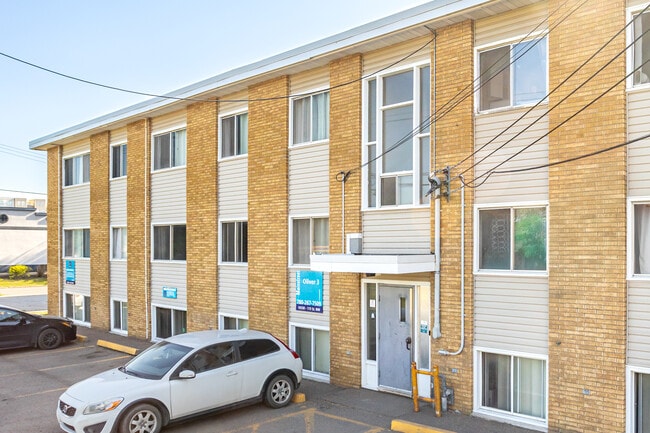 Oliver 3 Apartments in Edmonton, AB - Building Photo - Building Photo
