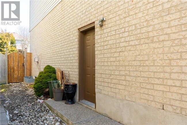 845 Brandenburg Blvd in Waterloo, ON - Building Photo - Building Photo