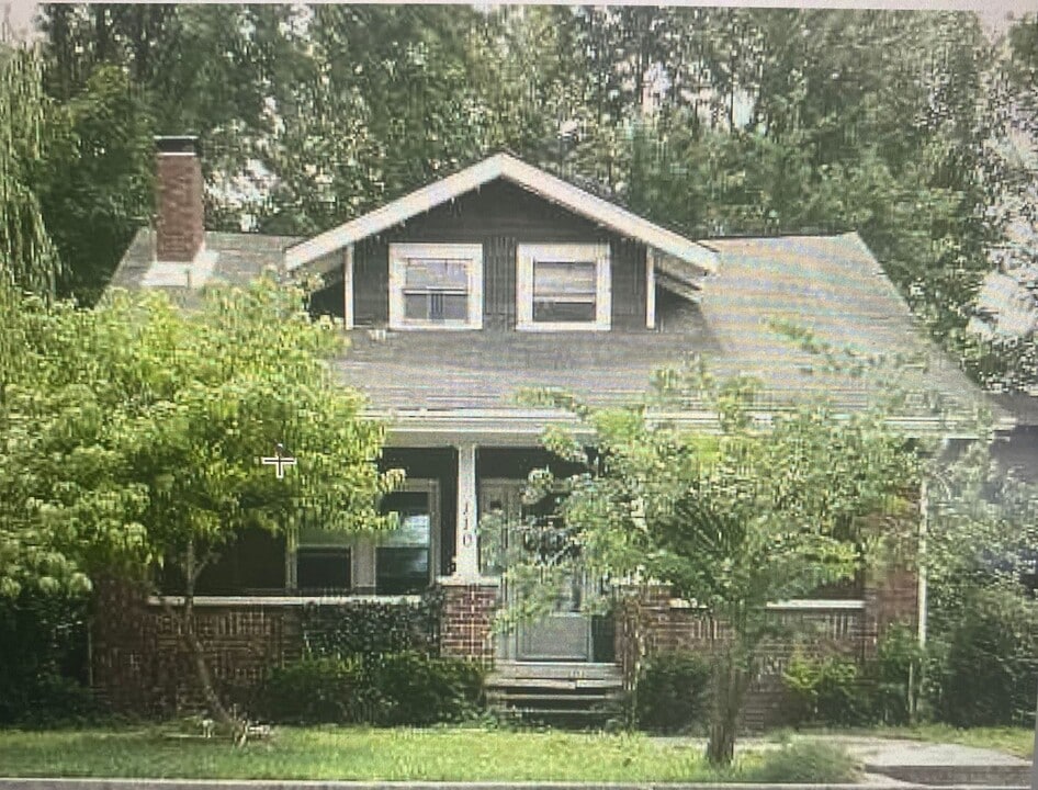 110 E Hillside Dr in Bloomington, IN - Building Photo