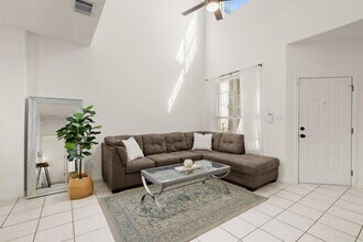2100 Pipers Field Dr in Austin, TX - Building Photo - Building Photo