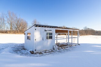 3013 Daansen Rd in Walworth, NY - Foto de edificio - Building Photo