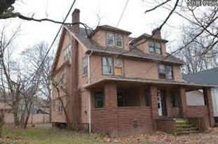 14422-4 Lee Blvd in Cleveland Heights, OH - Building Photo
