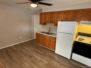 27640 Dartmouth St in Madison Heights, MI - Building Photo - Building Photo