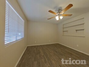 2098 E Haflinger Way in San Tan Valley, AZ - Foto de edificio - Building Photo