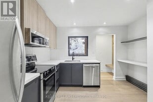 306 Riverside Dr in London, ON - Building Photo