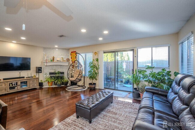 58 Park Gate Dr in Edison, NJ - Building Photo - Building Photo