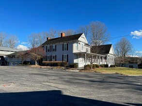 304 Courtney Dr in Lewisburg, WV - Building Photo - Building Photo