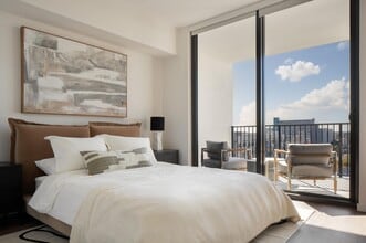 VIV in St. Petersburg, FL - Building Photo - Building Photo