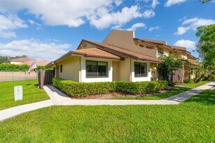 250 SW 97th Terrace in Pembroke Pines, FL - Building Photo