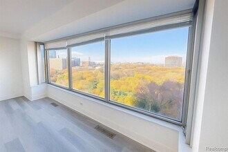 1300 E Lafayette St in Detroit, MI - Building Photo - Building Photo