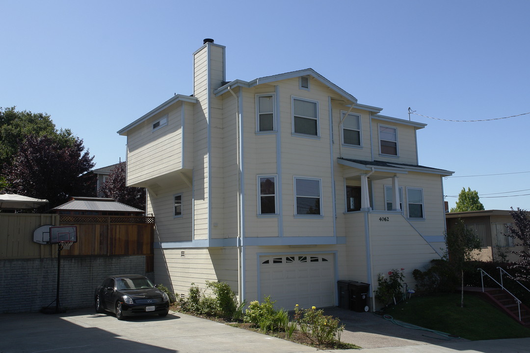 4062 Lincoln Ave in Oakland, CA - Building Photo