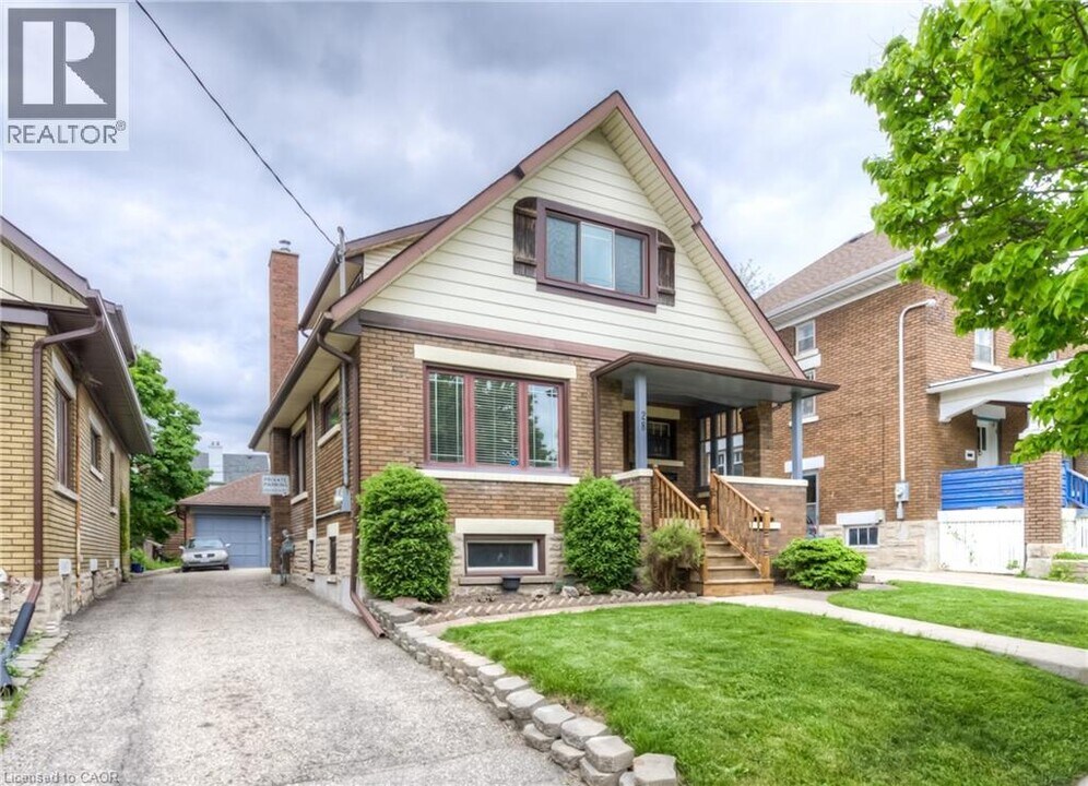 28 Stirling Ave N in Kitchener, ON - Building Photo