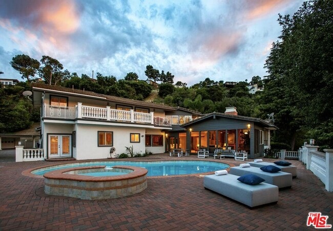 property at 3200 Oakley Dr