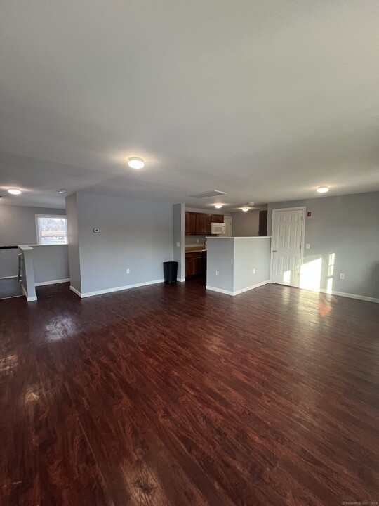 18 Killingworth Rd-Unit -D in Haddam, CT - Building Photo