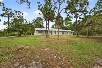 16932 Okeechobee Blvd in The Acreage, FL - Foto de edificio - Building Photo