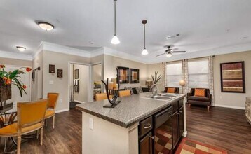 1800 S Egret Bay Blvd in League City, TX - Building Photo - Building Photo