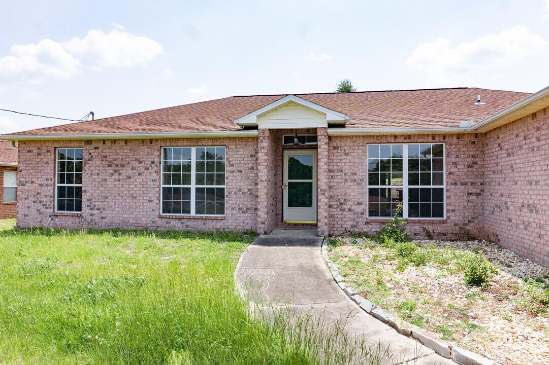 465 Jillian Dr in Crestview, FL - Building Photo