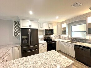 2334 Magdalina Dr in Punta Gorda, FL - Building Photo - Building Photo